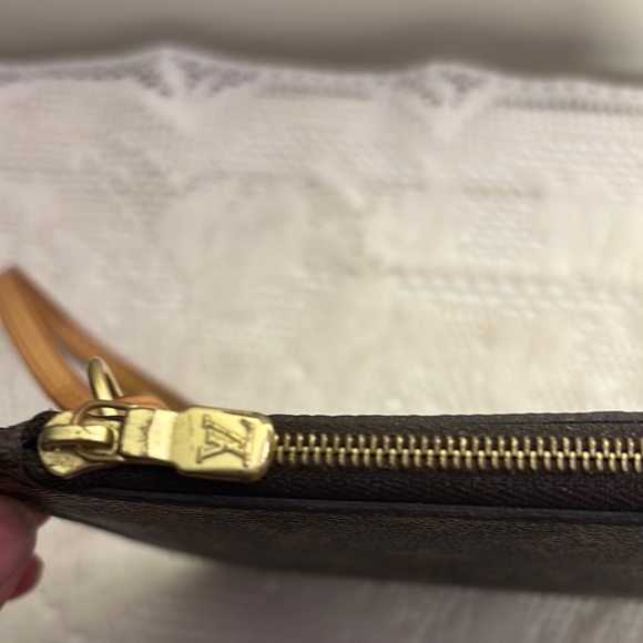 Louis Vuitton Monogram Bag Insert Wristlet - Picture 5 of 9